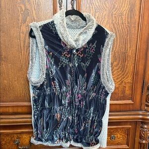 Sharon Young Floral Patterned/Gray Reversible Faux Fur Vest size XL